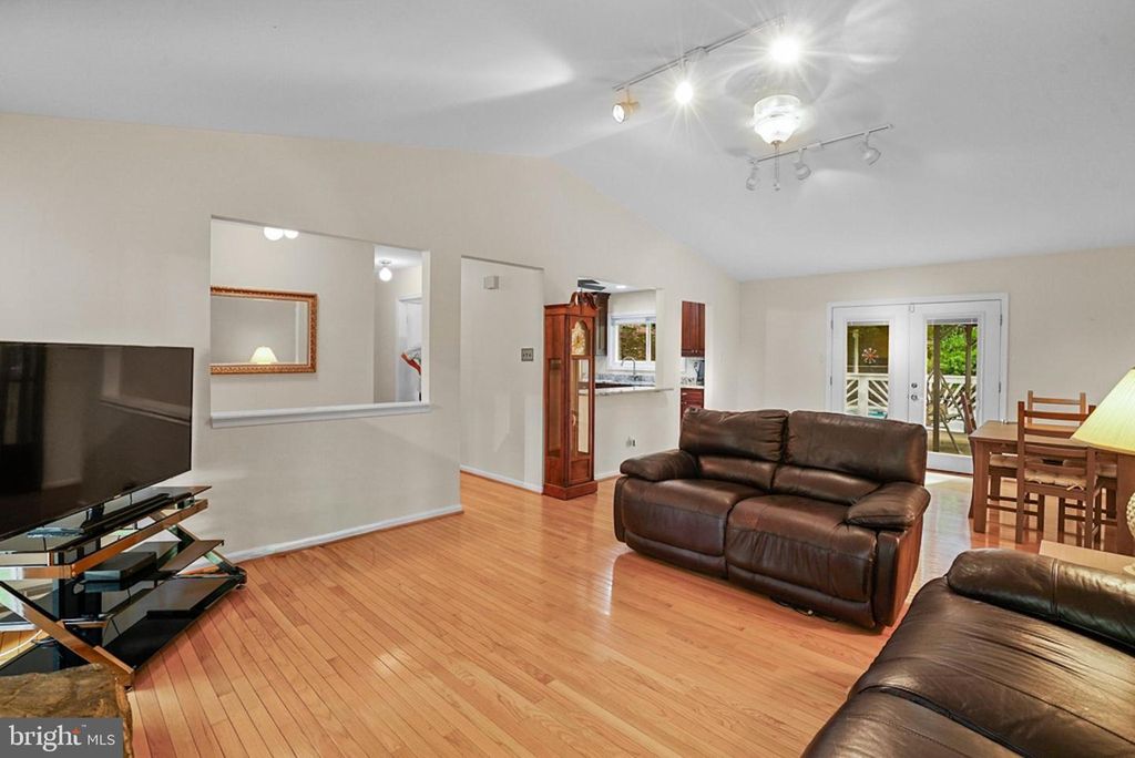 Image 8 of property listing at 7726 SPRING OAK DR, La Plata, MD 20646