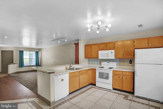 160 HICKORY LANE, Wyomissing, PA 19610