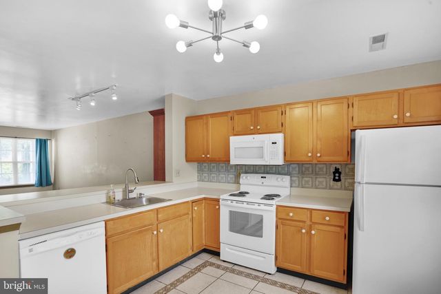 160 HICKORY LANE, Wyomissing, PA 19610