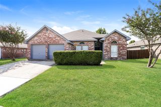 328 W Willow Creek Drive, Glenn Heights, TX 75154