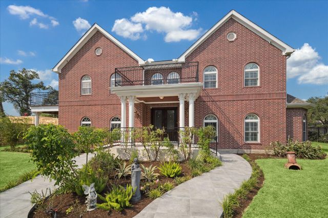 9206 Westview Drive, Houston, TX 77055