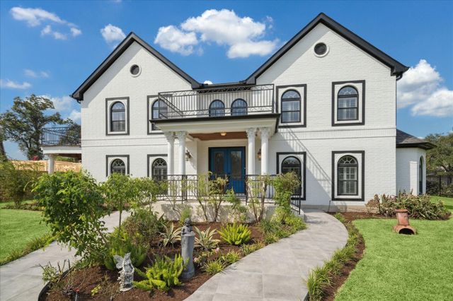 9206 Westview Drive, Houston, TX 77055