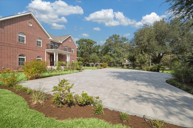 9206 Westview Drive, Houston, TX 77055