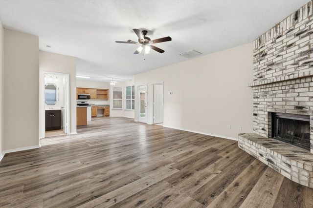 6917 Club Creek Drive, Fort Worth, TX 76137