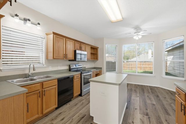 6917 Club Creek Drive, Fort Worth, TX 76137