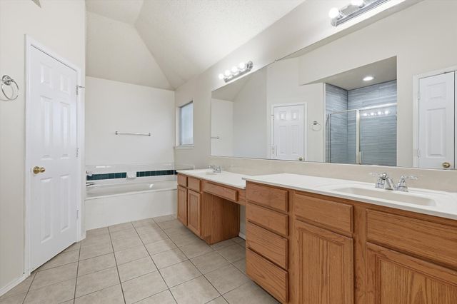 6917 Club Creek Drive, Fort Worth, TX 76137