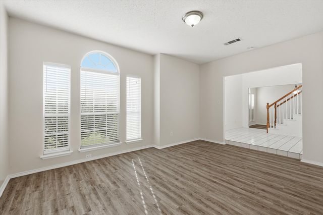 6917 Club Creek Drive, Fort Worth, TX 76137