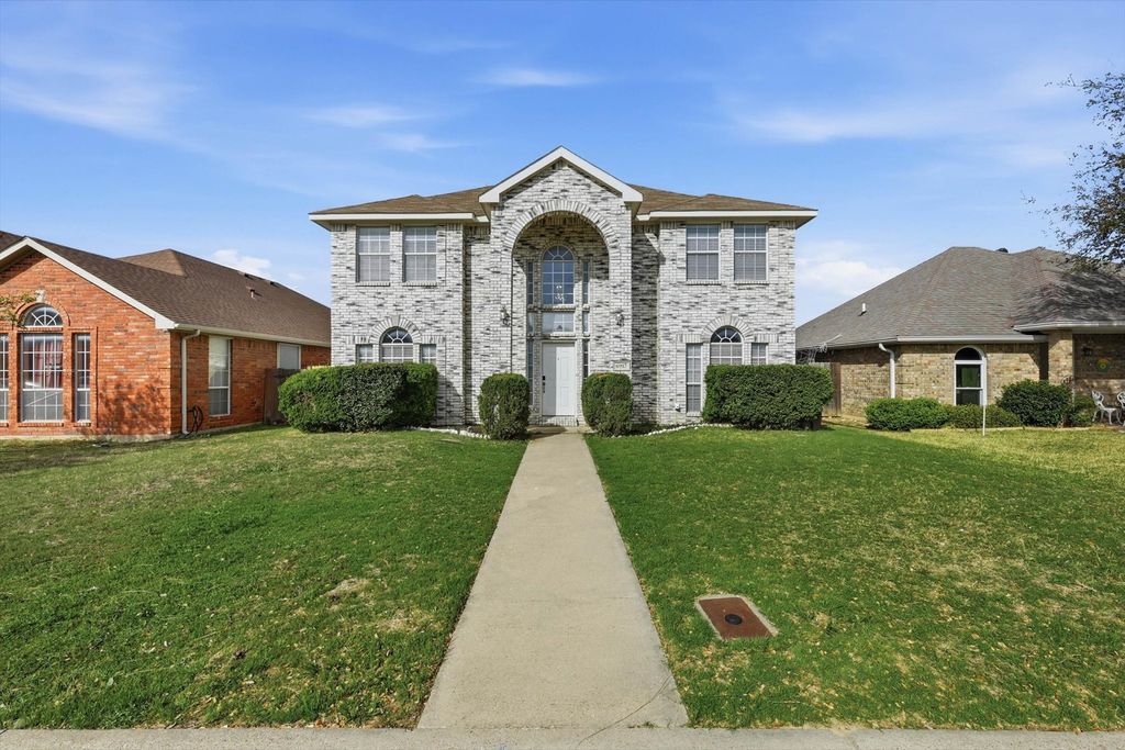 6917 Club Creek Drive, Fort Worth, TX 76137