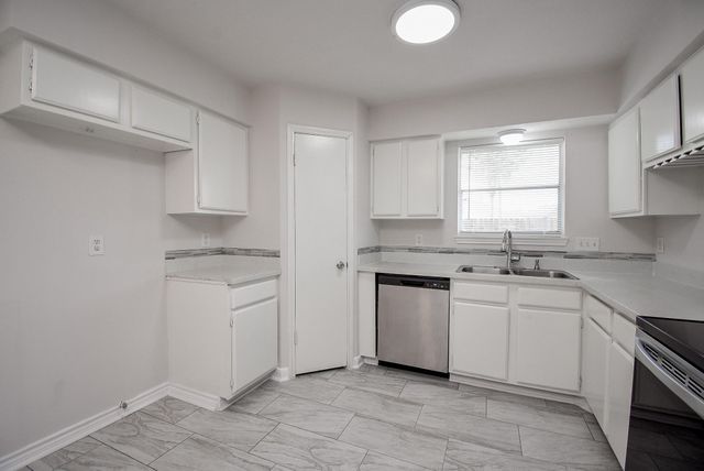 9527 Kingsvalley Street, Houston, TX 77075