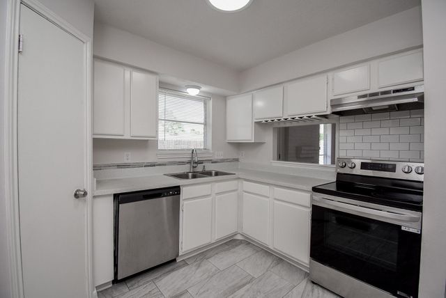 9527 Kingsvalley Street, Houston, TX 77075