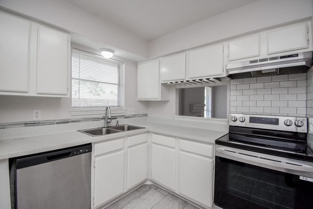 9527 Kingsvalley Street, Houston, TX 77075