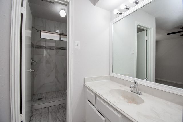 9527 Kingsvalley Street, Houston, TX 77075