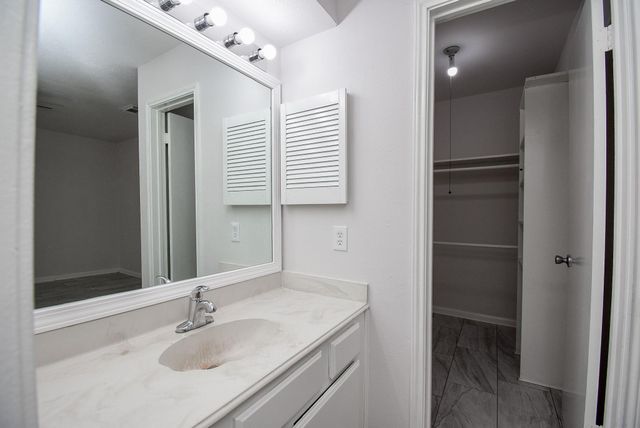 9527 Kingsvalley Street, Houston, TX 77075