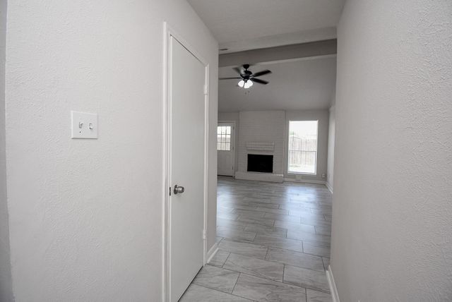 9527 Kingsvalley Street, Houston, TX 77075