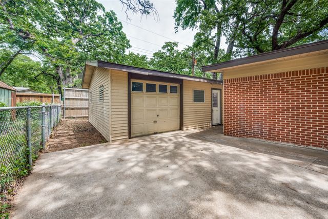 1305 W Lavender Lane, Arlington, TX 76013