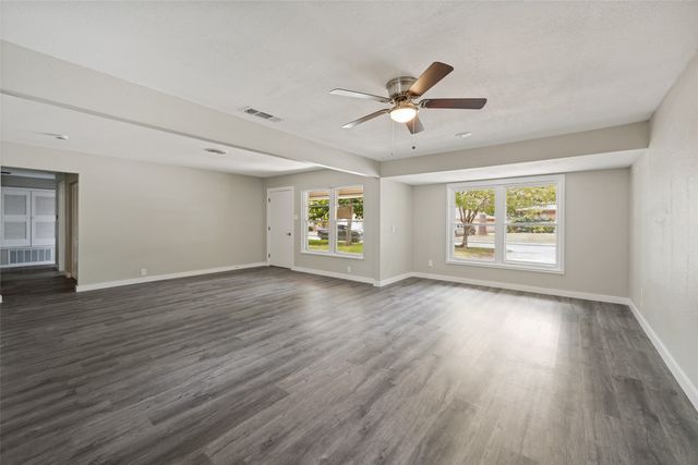 1305 W Lavender Lane, Arlington, TX 76013