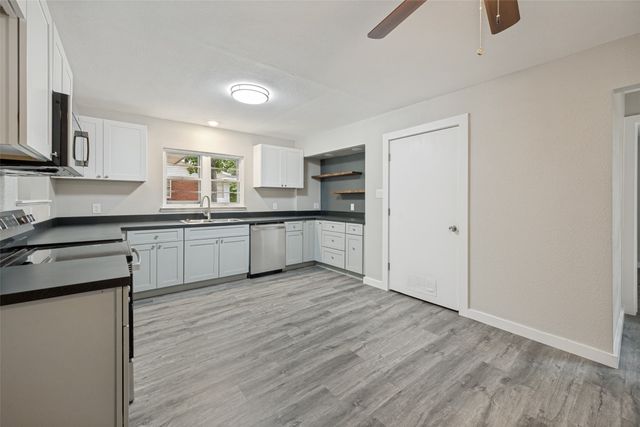 1305 W Lavender Lane, Arlington, TX 76013