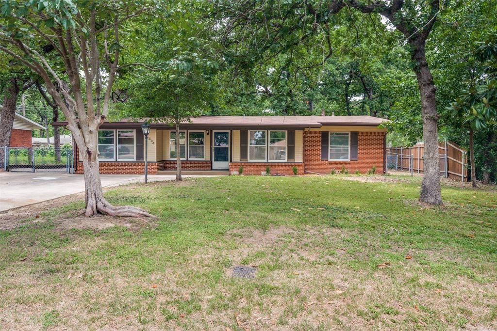 1305 W Lavender Lane, Arlington, TX 76013