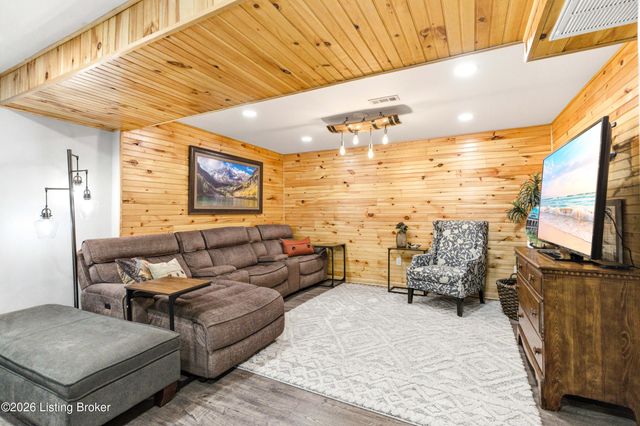 1337 Beaver Lake Rd, Lawrenceburg, KY 40342