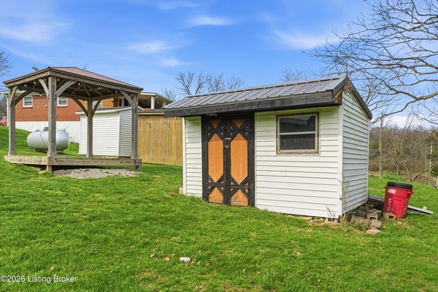 1337 Beaver Lake Rd, Lawrenceburg, KY 40342