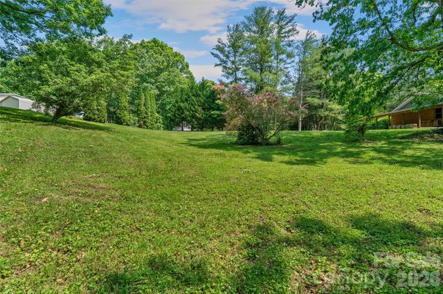 18 Luckenbach Drive, Fairview, NC 28730
