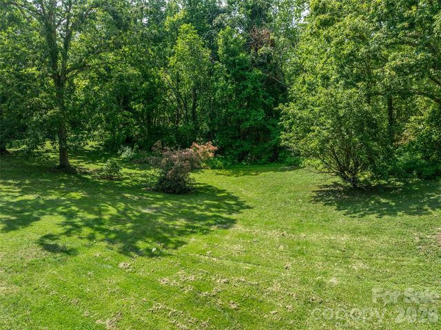 18 Luckenbach Drive, Fairview, NC 28730