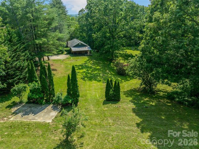 18 Luckenbach Drive, Fairview, NC 28730