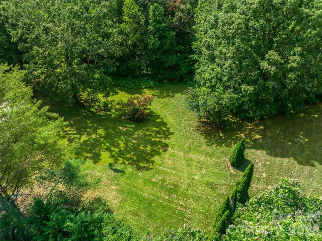 18 Luckenbach Drive, Fairview, NC 28730