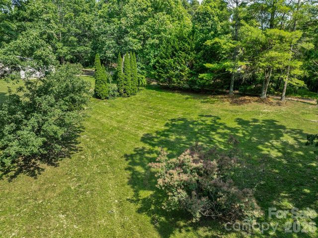 18 Luckenbach Drive, Fairview, NC 28730