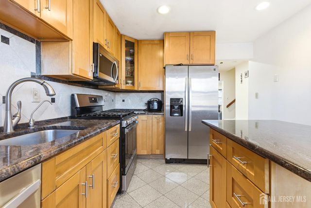 1705 Merrywood Drive, Edison, NJ 08817