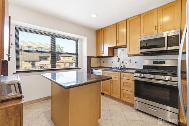 1705 Merrywood Drive, Edison, NJ 08817