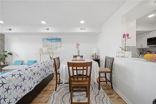 810 E Ocean View Ave Apt 107, Norfolk, VA 23503