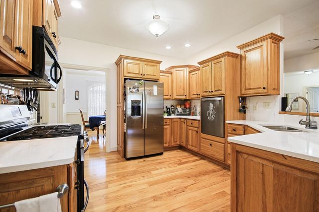 822 S CENTRAL ST, Centralia, MO 65240