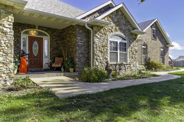 822 S CENTRAL ST, Centralia, MO 65240