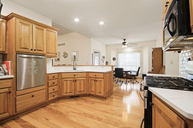 822 S CENTRAL ST, Centralia, MO 65240