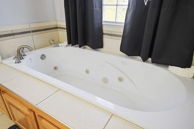 822 S CENTRAL ST, Centralia, MO 65240