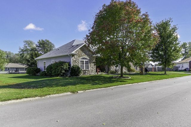 822 S CENTRAL ST, Centralia, MO 65240