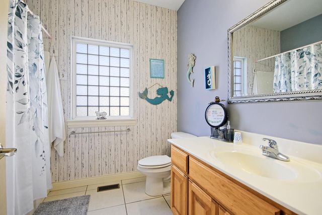 822 S CENTRAL ST, Centralia, MO 65240