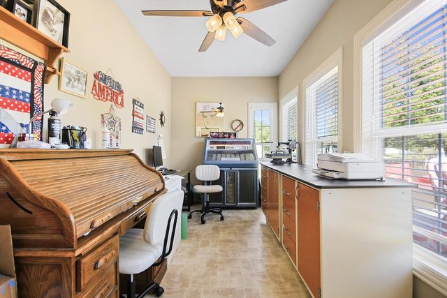 822 S CENTRAL ST, Centralia, MO 65240