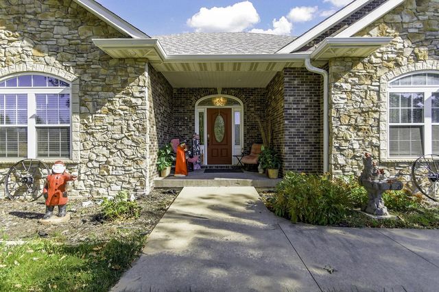 822 S CENTRAL ST, Centralia, MO 65240