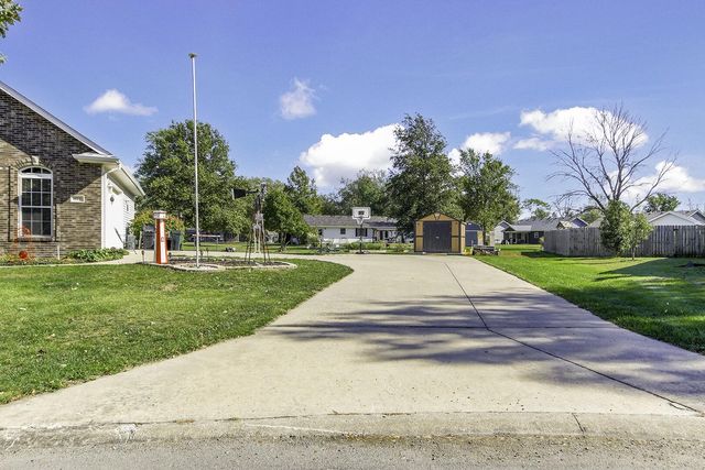 822 S CENTRAL ST, Centralia, MO 65240