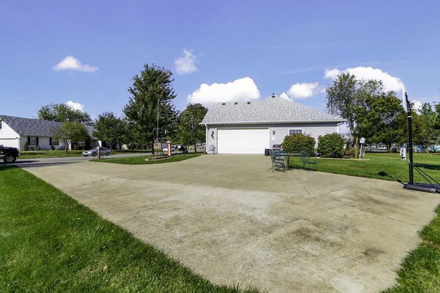 822 S CENTRAL ST, Centralia, MO 65240