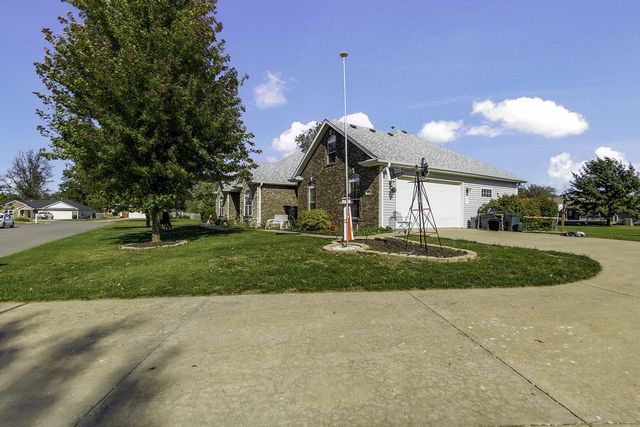 822 S CENTRAL ST, Centralia, MO 65240