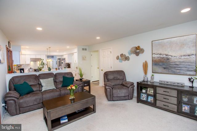 4969 W ROLLING GLEN DR, Pipersville, PA 18947