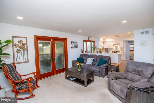 4969 W ROLLING GLEN DR, Pipersville, PA 18947