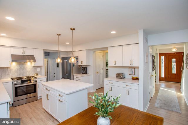 4969 W ROLLING GLEN DR, Pipersville, PA 18947