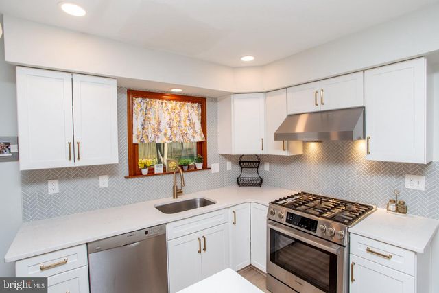 4969 W ROLLING GLEN DR, Pipersville, PA 18947