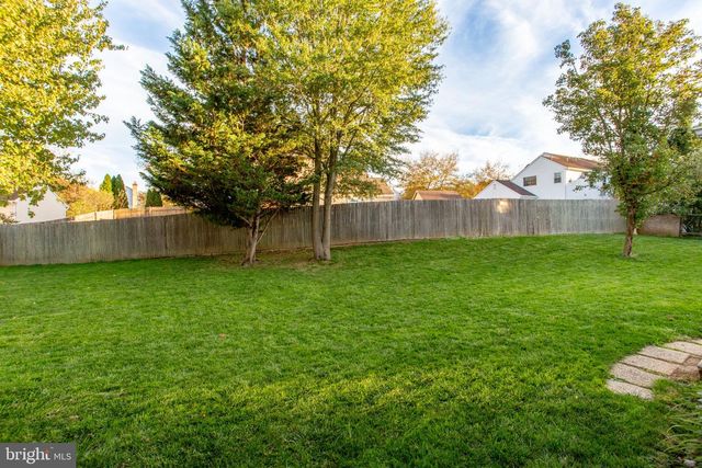 4969 W ROLLING GLEN DR, Pipersville, PA 18947