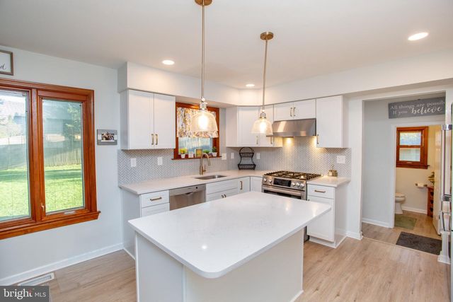 4969 W ROLLING GLEN DR, Pipersville, PA 18947
