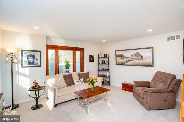4969 W ROLLING GLEN DR, Pipersville, PA 18947
